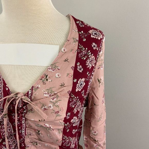 NWT DEREK HEART Pink Two Tone Paisley Print V Neck - Picture 3 of 8